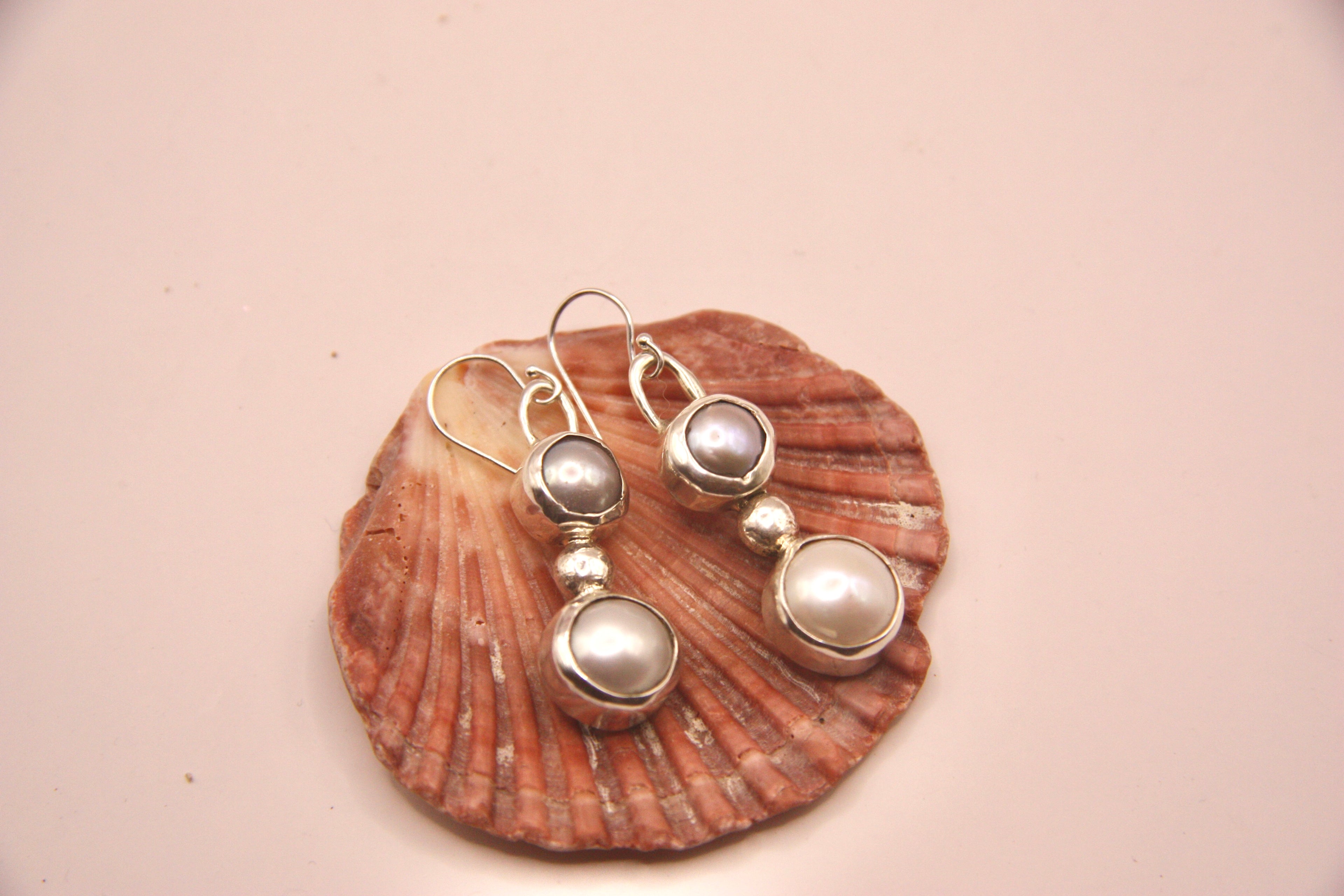 Pearl Dot Dangling Earrings