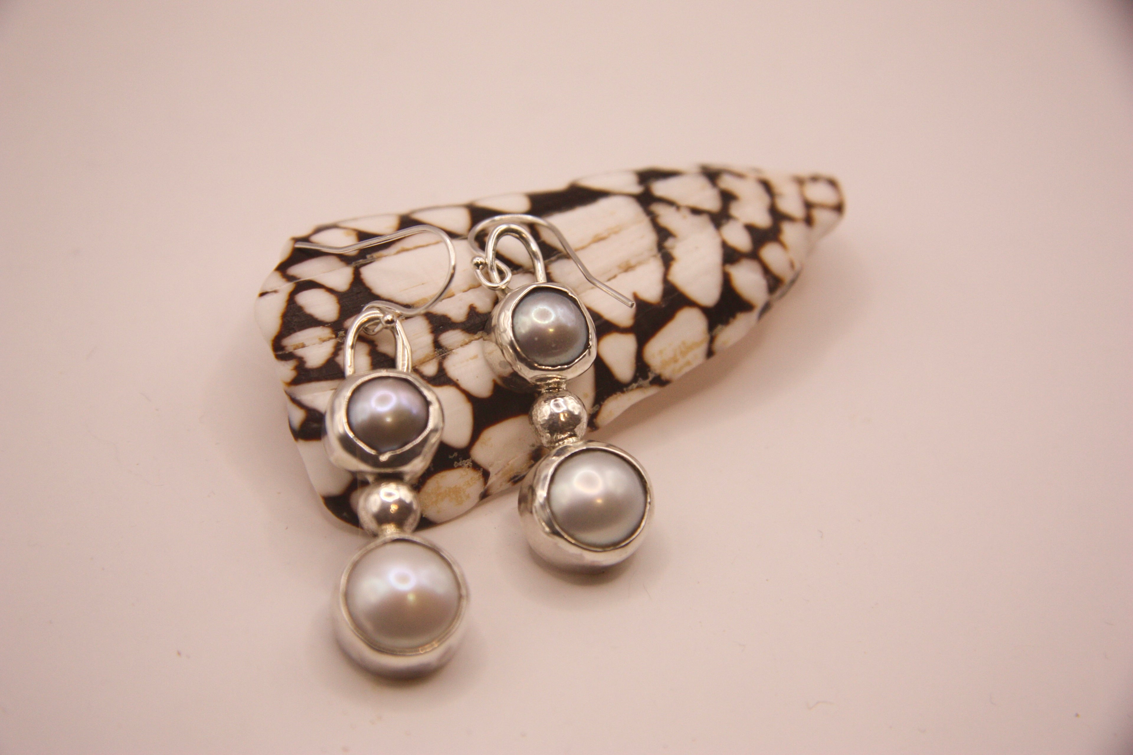 Pearl Dot Dangling Earrings